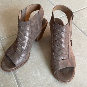 Sofft woven leather sandals EUC